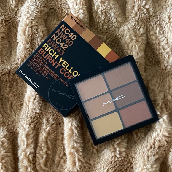 M•A•C STUDIO FIX CONCEAL & CORRECT PALETTE - Picture 7 of 13